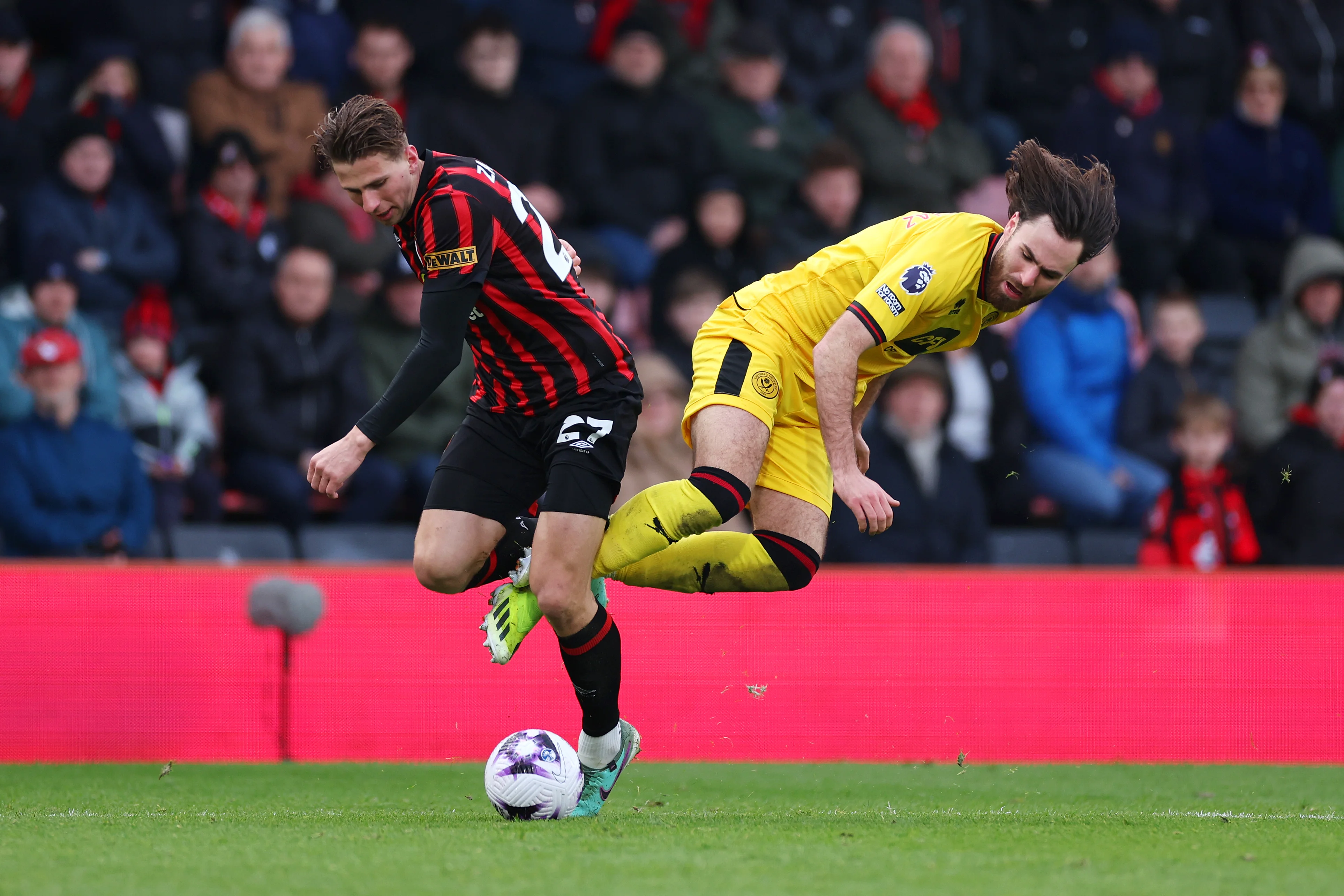 Забарний у боротьбі в матчі проти Шеффілд Юнайтед / Getty Images