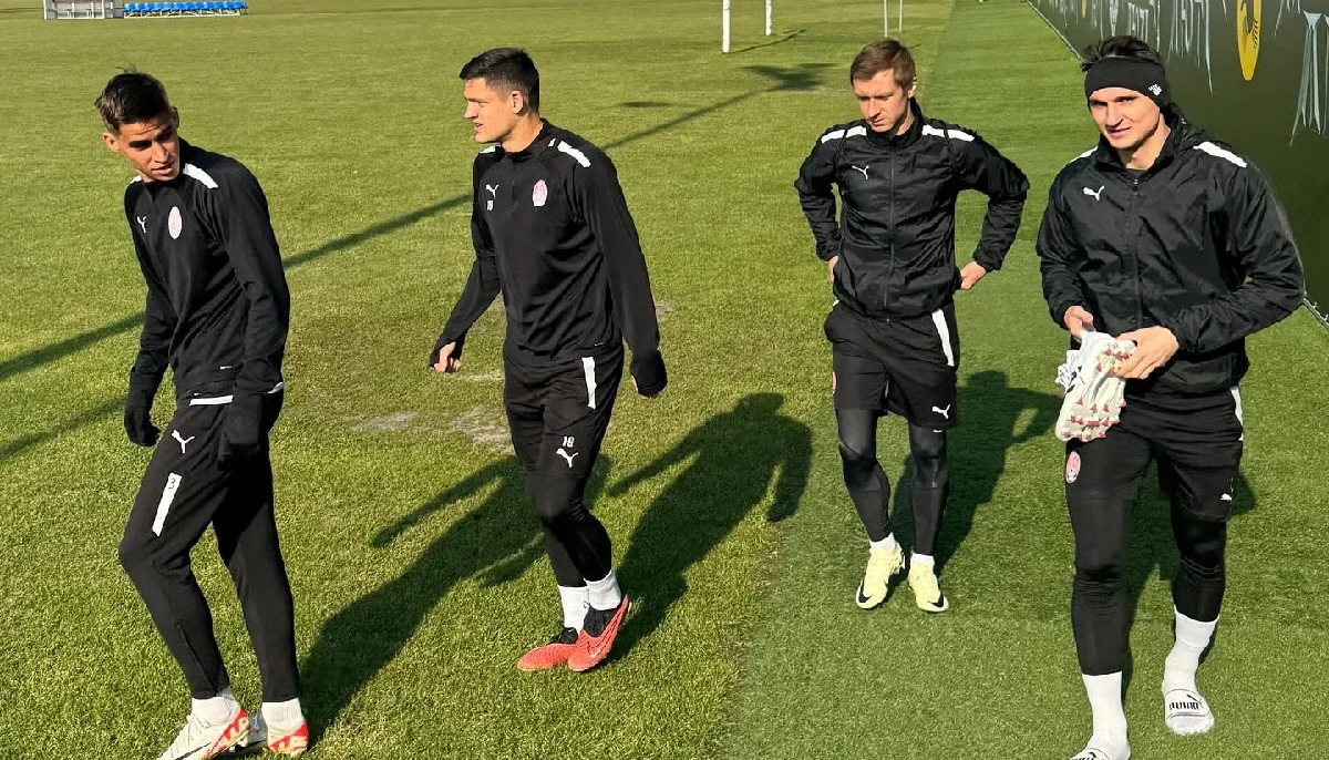 Богдан Бутко (в центрі праворуч) / ФК Зоря