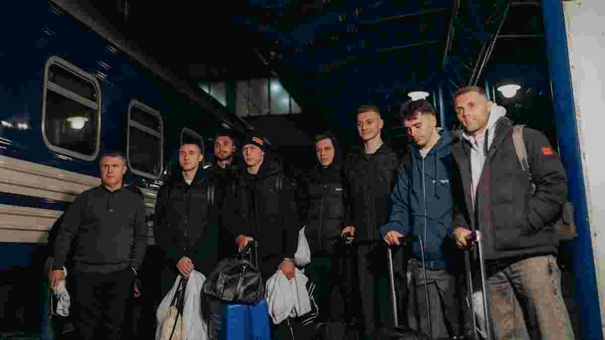 Сборная Украины отправилась навстречу плей-офф за Евро-2024 – игроков Реброва просят не промахиваться в туалете поезда