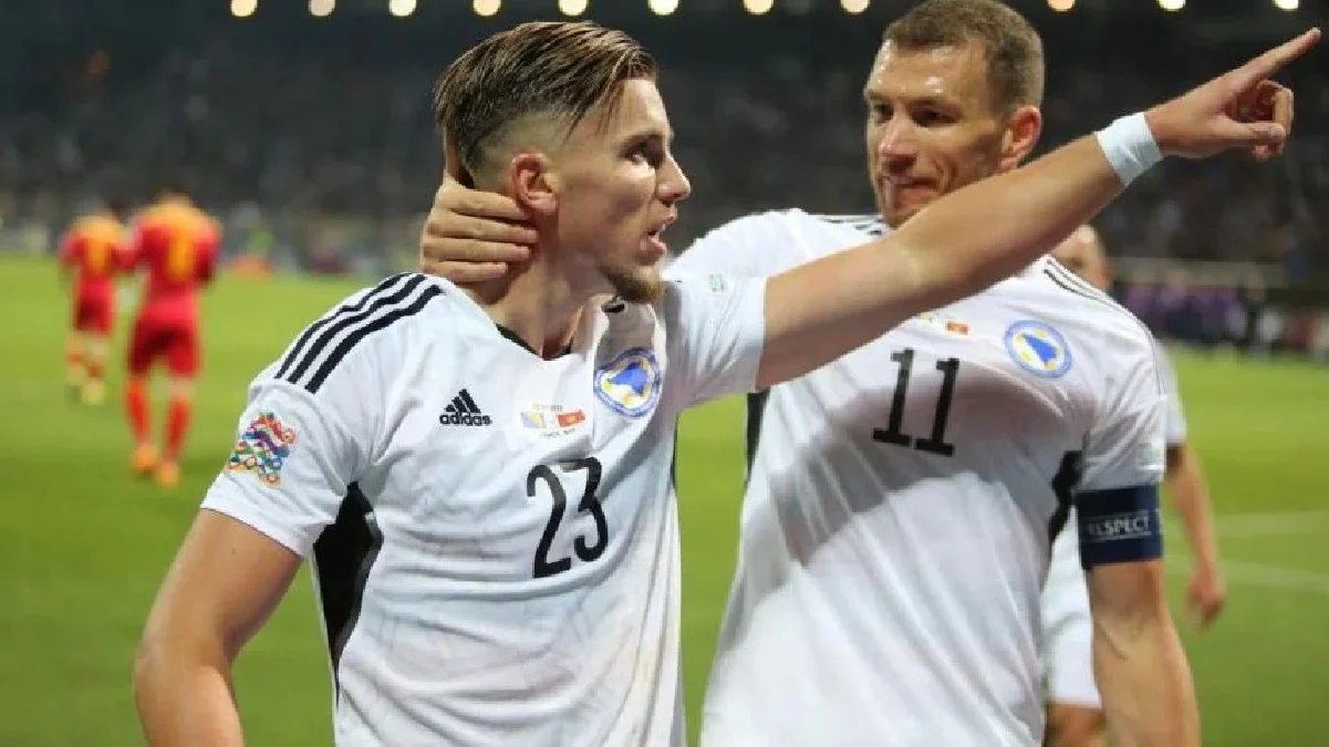 Эрмедин Демирович (слева) / Официальный сайт Футбольного союза БиГ