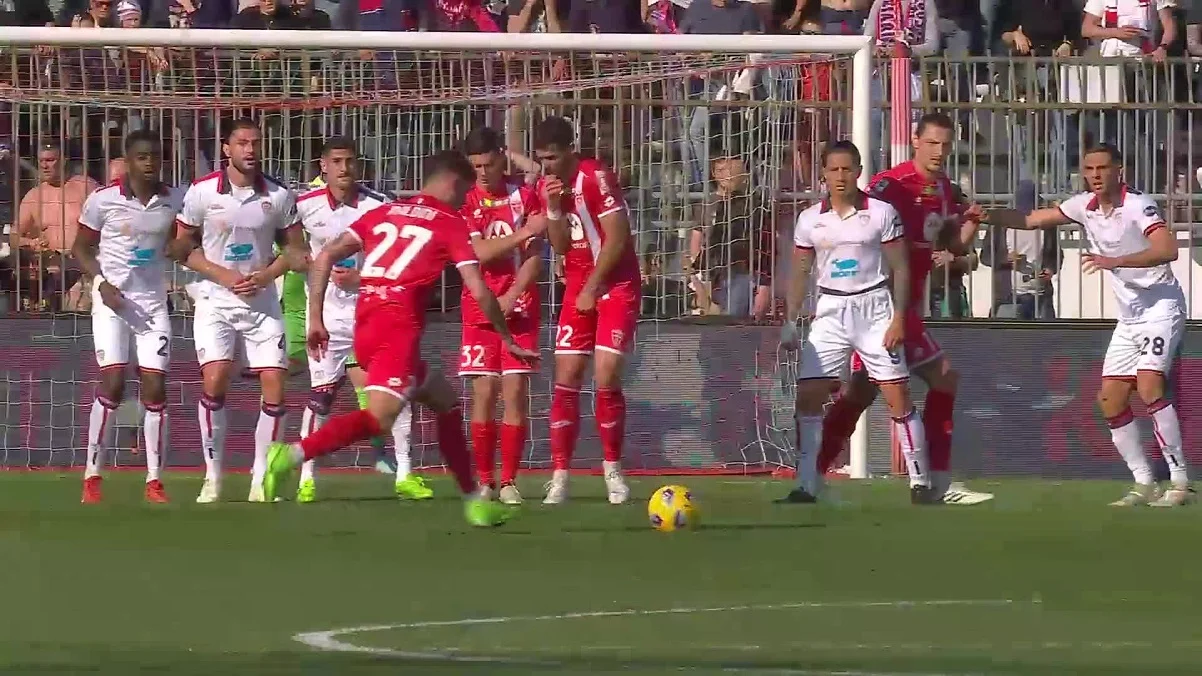 Монца – Кальяри – 1:0 / Стоп-кадр из видео