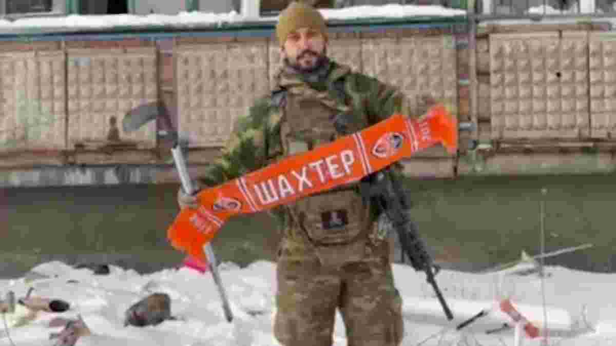 Українські військові врятували шарф Шахтаря з Авдіївки – клуб віддячив корисним подарунком для знищення ворога
