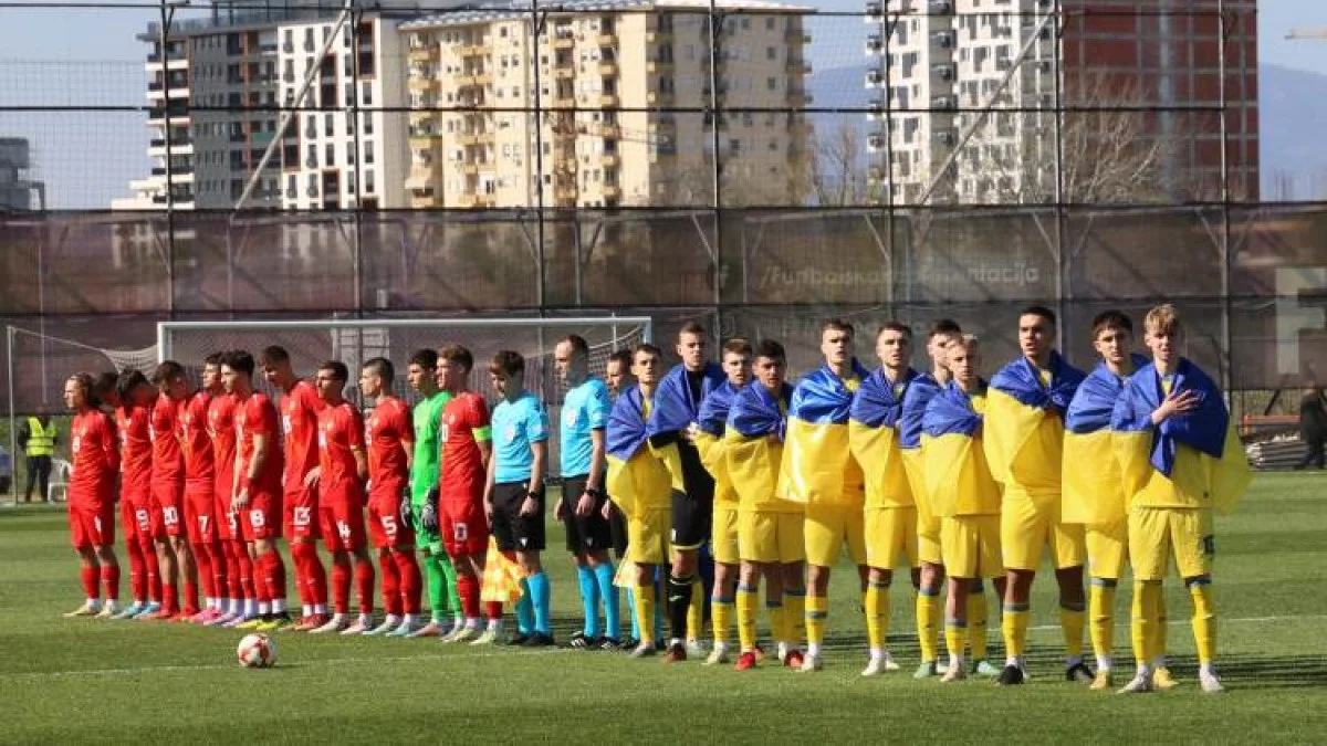 Игроки сборной Украины U-19 перед матчем с Северной Македонией / фото: УАФ