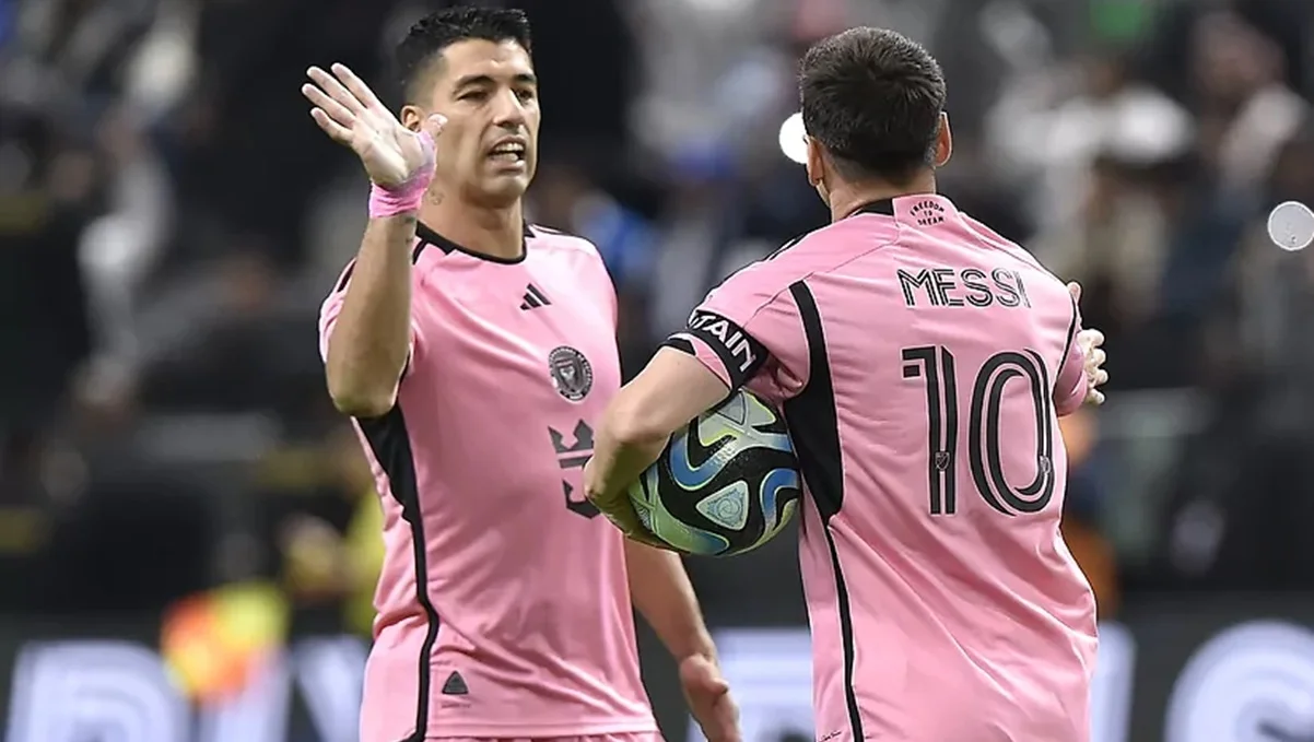 Месси и Суарес / фото: STR / EFE
