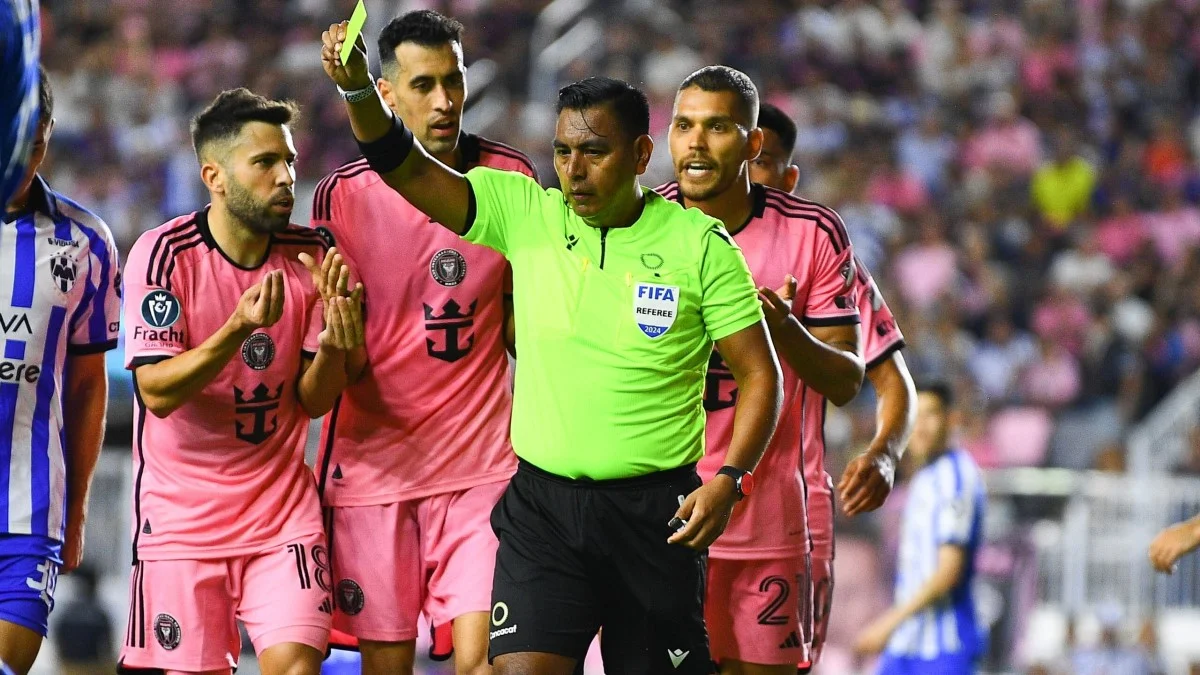 Вальтер Лопе, главный арбитр / MEXSPORT