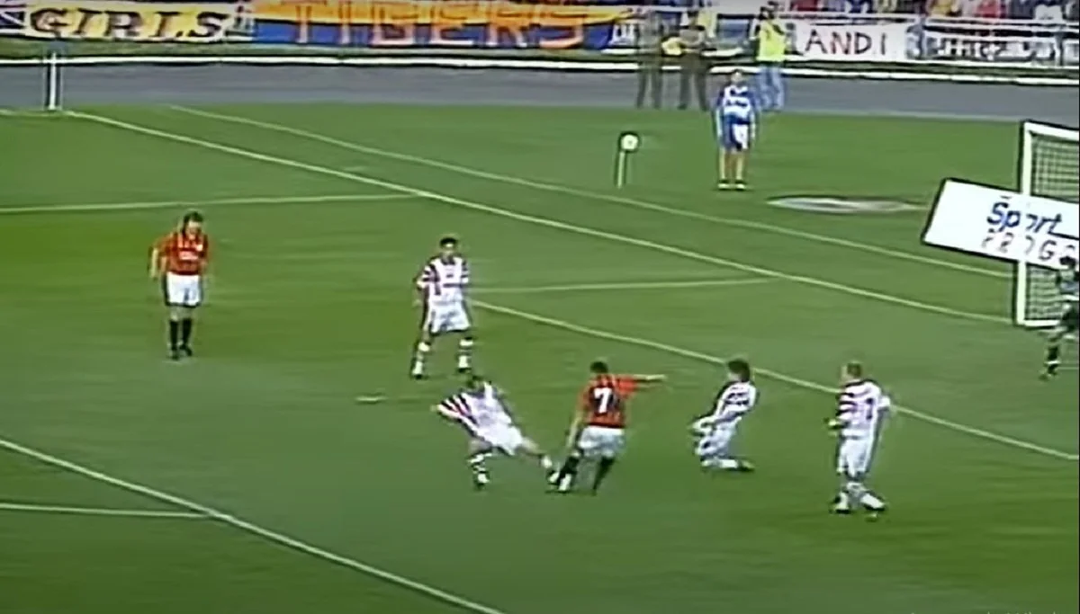 Руслан Любарский штурмует ворота Спартака / Скриншот