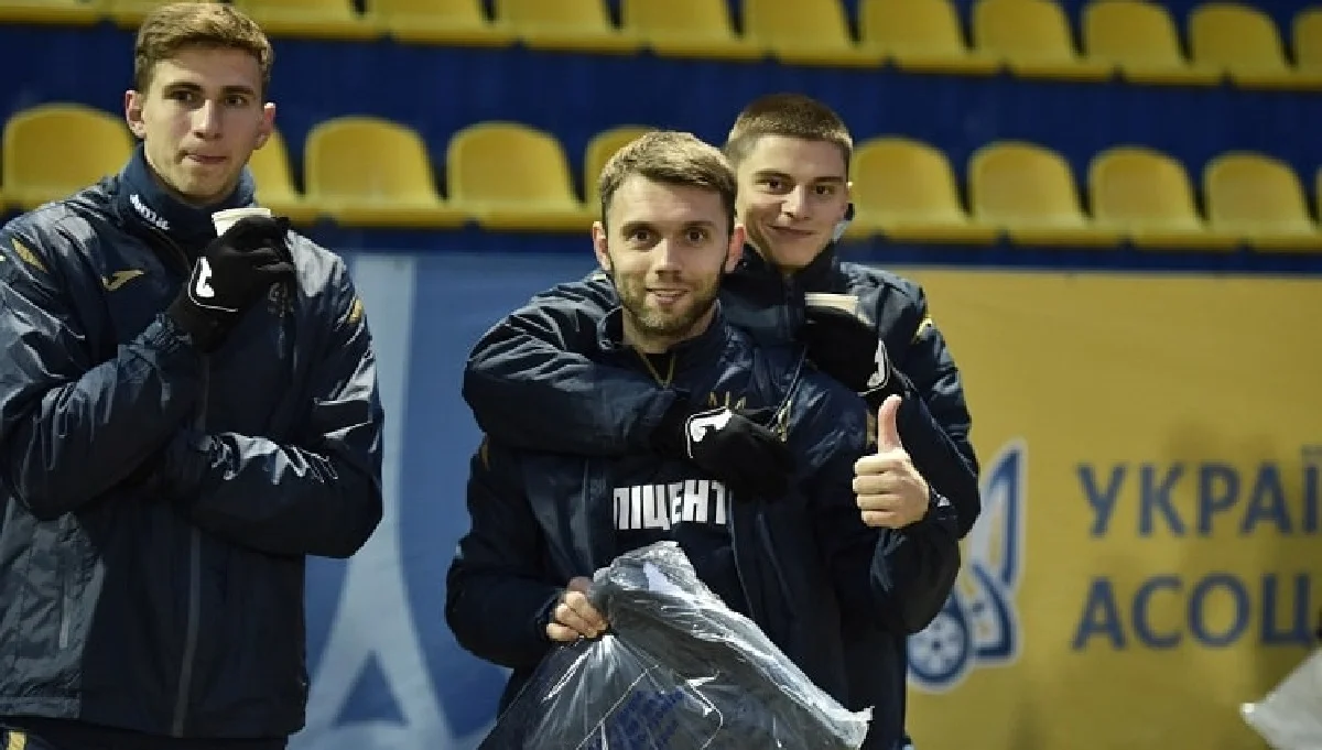 Александр Караваев (в центре) / УАФ