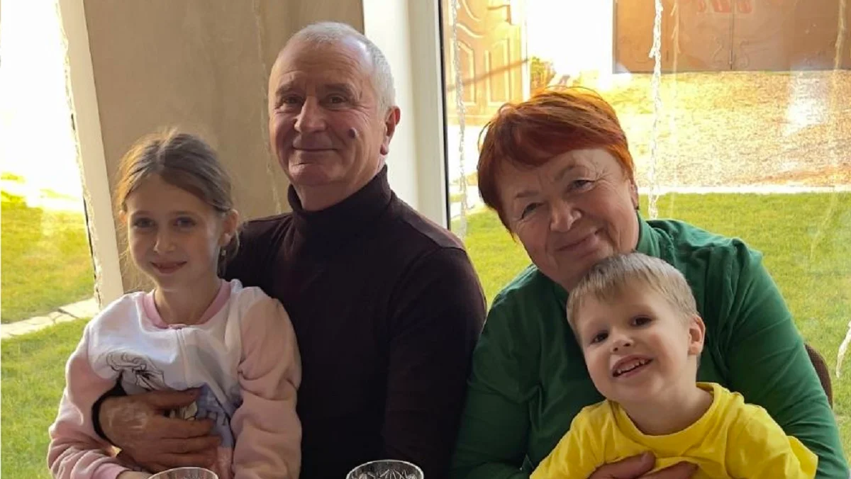 Анатолій Дорошенко з дружиною та онуками / Фото з сімейного архіву