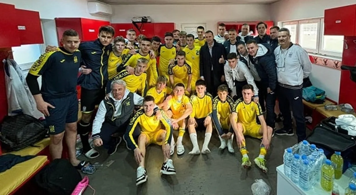 Сборная Украины U-19 / UAF