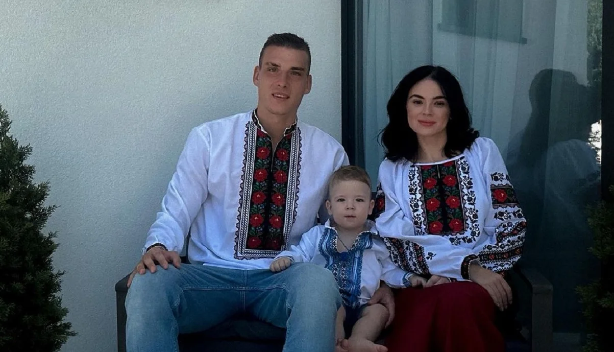 Андрій Лунін зі сім'єю / Instagram