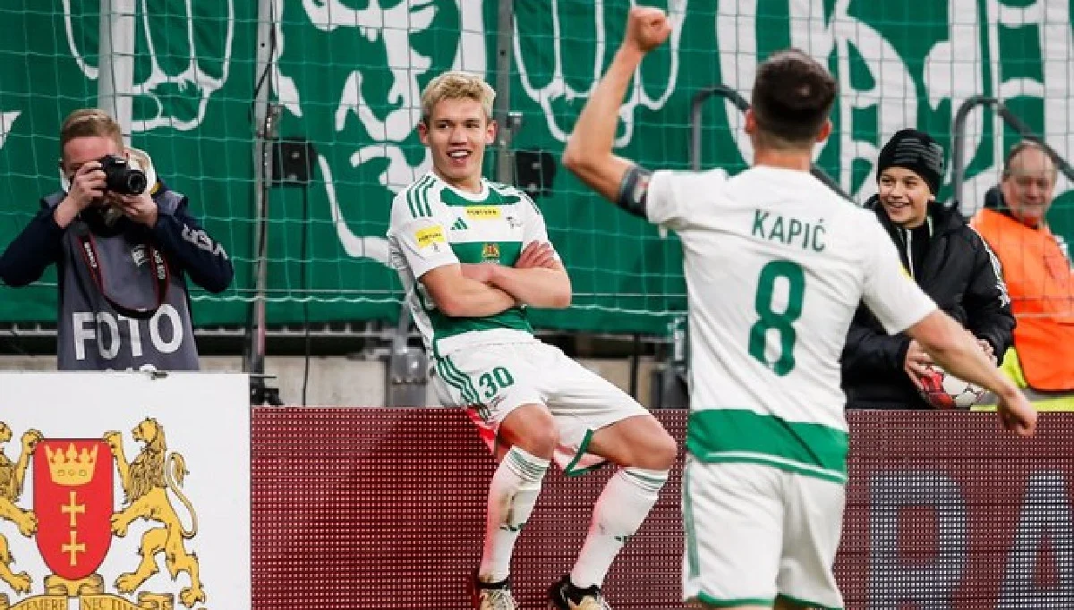 Максим Хлань (слева) / ФК Лехия