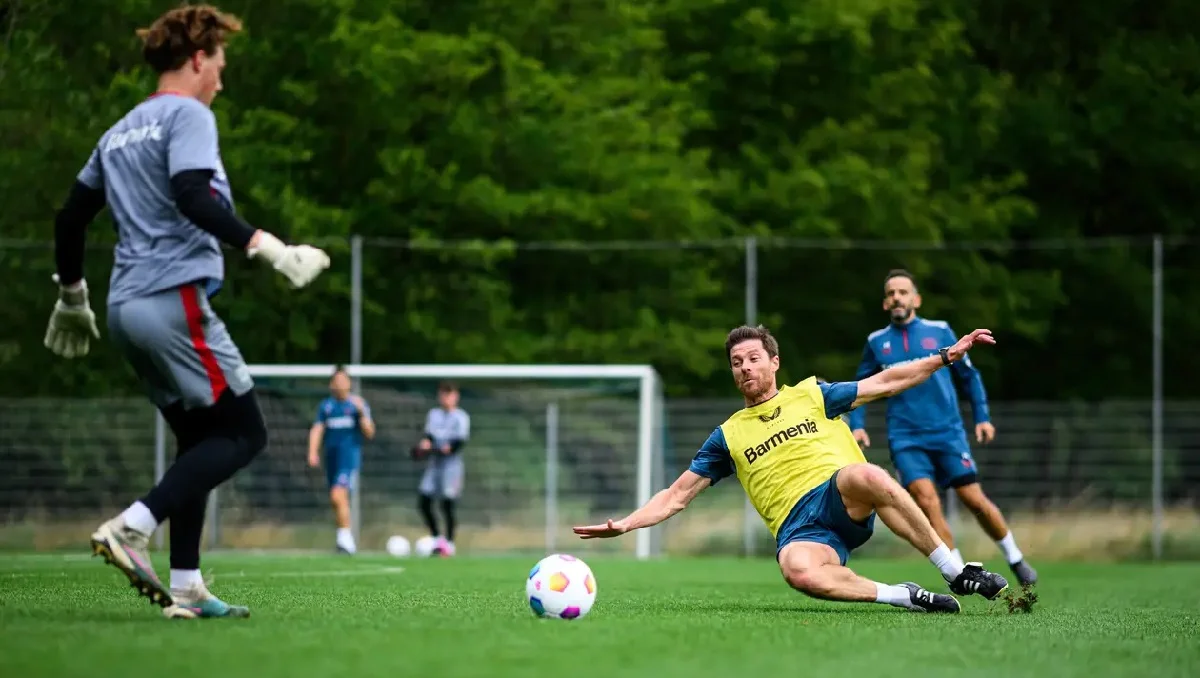 Олександр Петренко і Хабі Алонсо / ФК Байєр