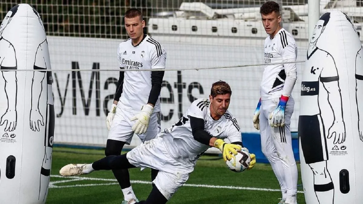 Андрей Лунин и Тибо Куртуа / EFE