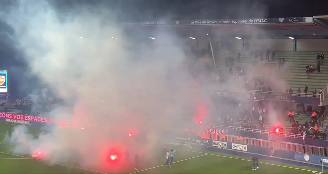 Хаос в Труа / Скрін