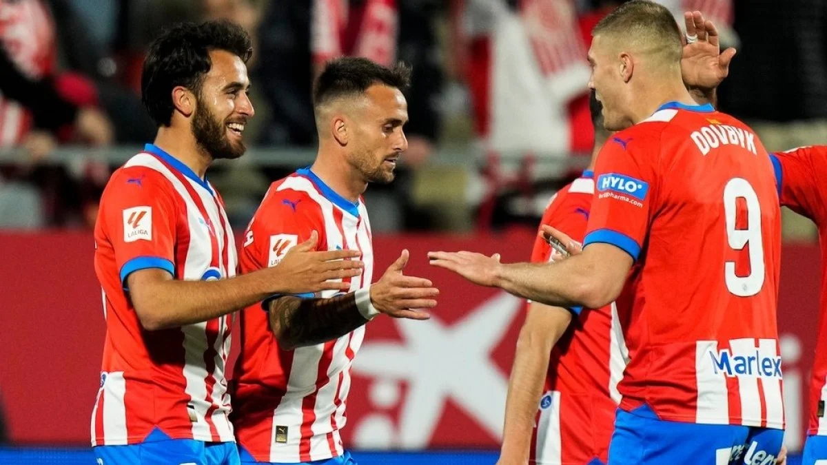 Артем Довбик (справа) / EFE