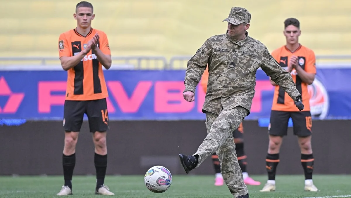 Первый удар по мячу от ветерана войны / ФК Шахтер