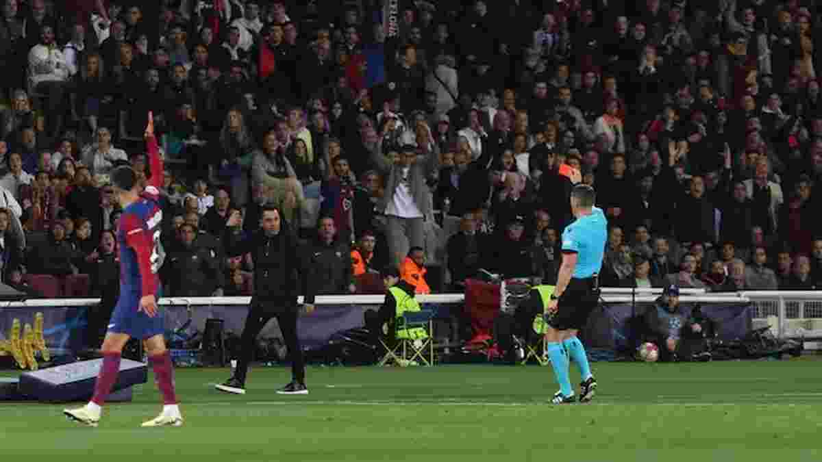 УЄФА покарав Хаві дискваліфікацією – тренер Барселони штовхнув камеру