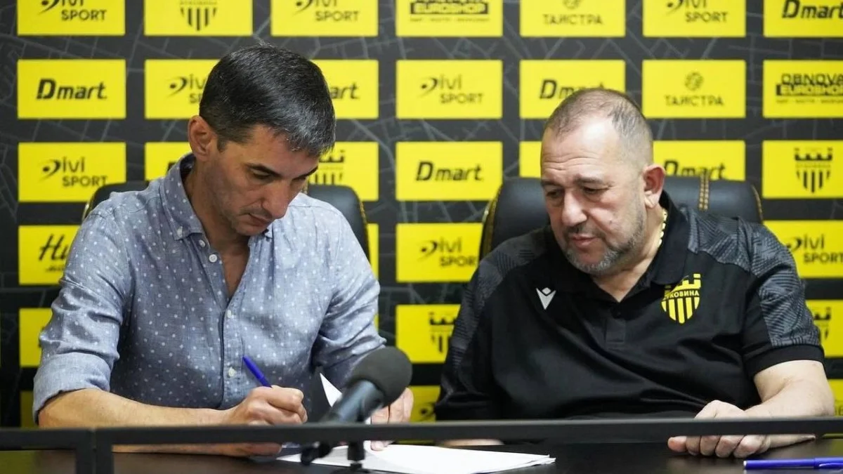 Валерій Кривенцов (ліворуч) / фото: ФК Буковина