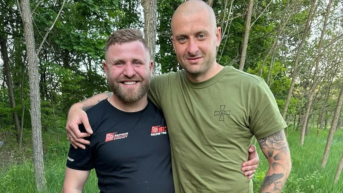 Ярослав Ракицький з воїном ЗСУ / фото з соцмереж