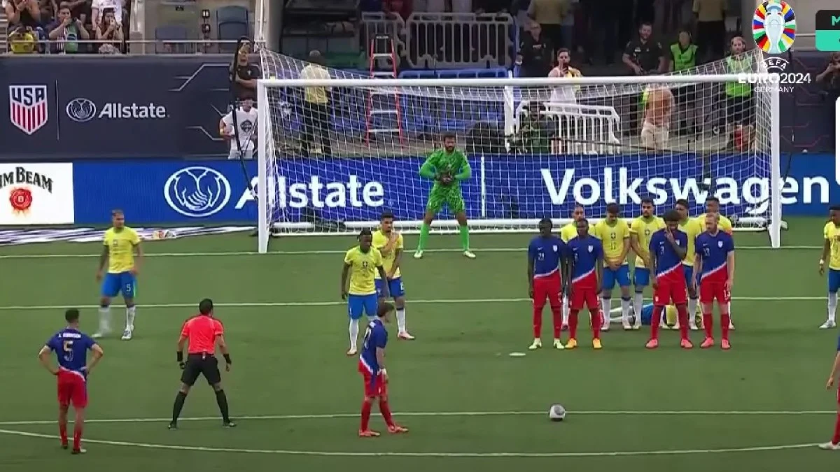 Пулішіч забиває зі штрафного / скріншот