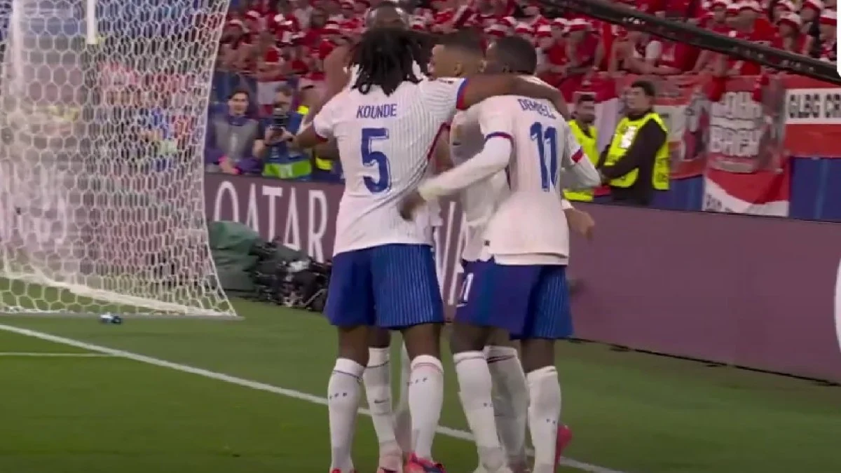 Радость игроков сборной Франции / скриншот