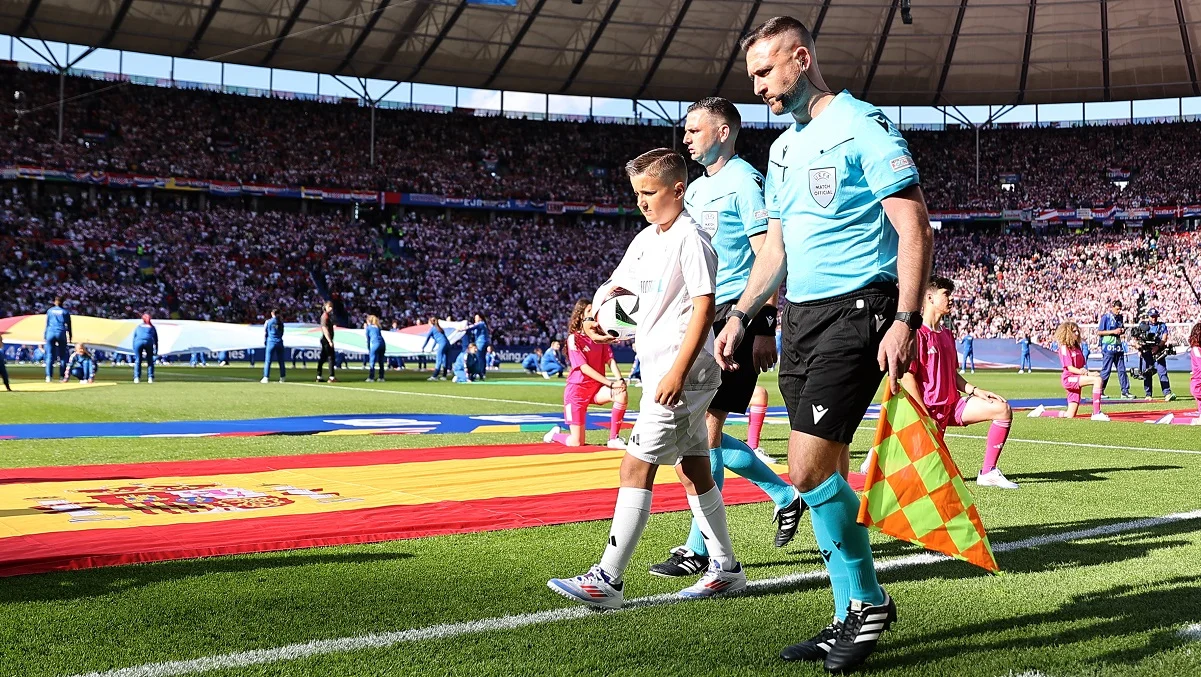 бригада арбитров Майкла Оливера / Getty images