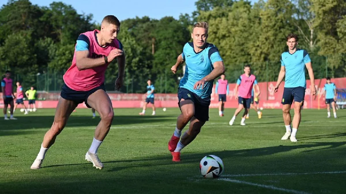 Артем Довбик (ліворуч) / УАФ