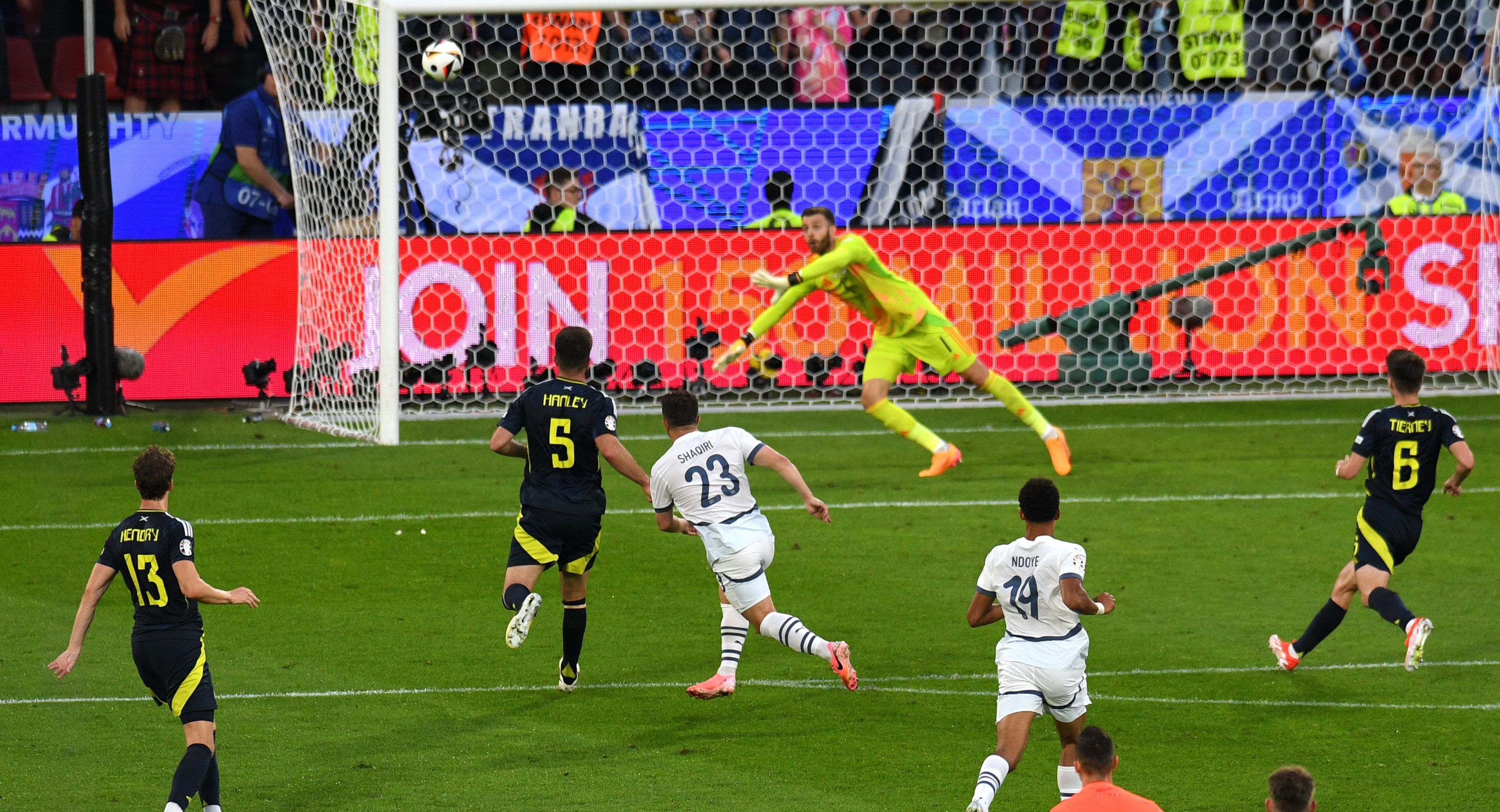 Шакірі забиває Шотландії / Charles McQuillan - UEFA/UEFA via Getty Images