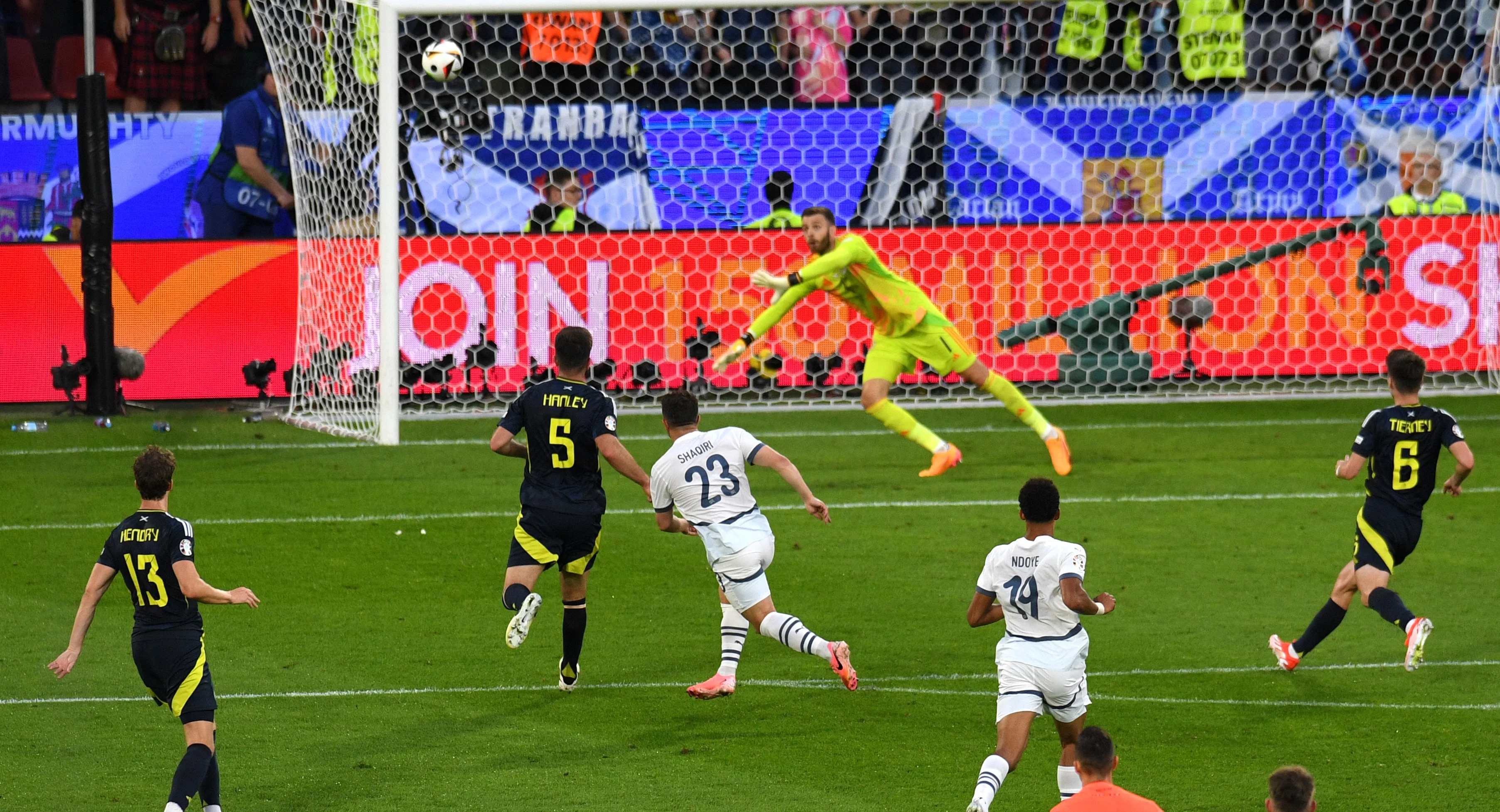 Шакірі забиває Шотландії / Charles McQuillan - UEFA/UEFA via Getty Images