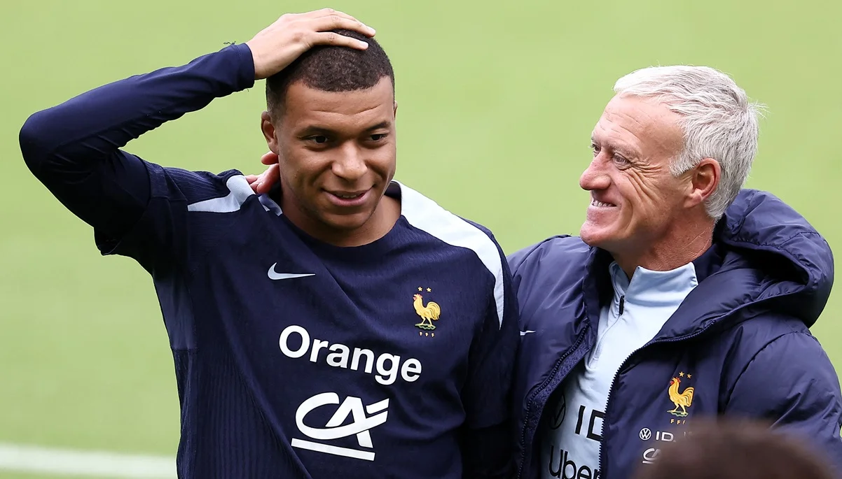 Килиан Мбаппе и Дидье Дешам / фото: FRANCK FIFE/AFP via Getty Images