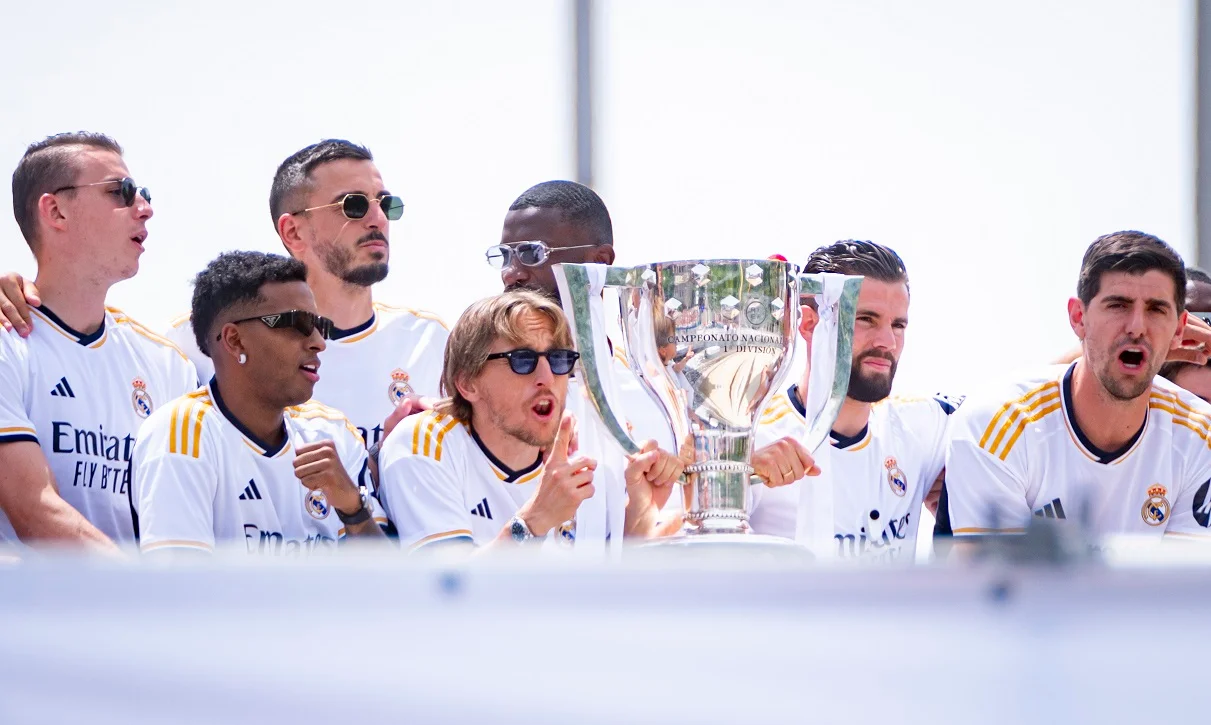 Лунин и Хоселу (крайние слева в верхнем ряду) / Photo by Alberto Gardin/Eurasia Sport Images/Getty Images