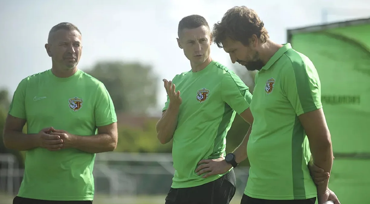 Чеснаков (по центру) у новій ролі / Сайт Ворскли