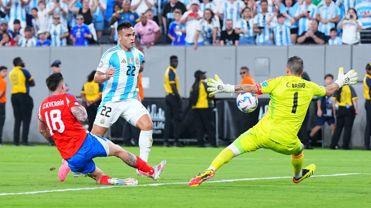 Лаутаро Мартинес / Photo by Mitchell Leff/Getty Images