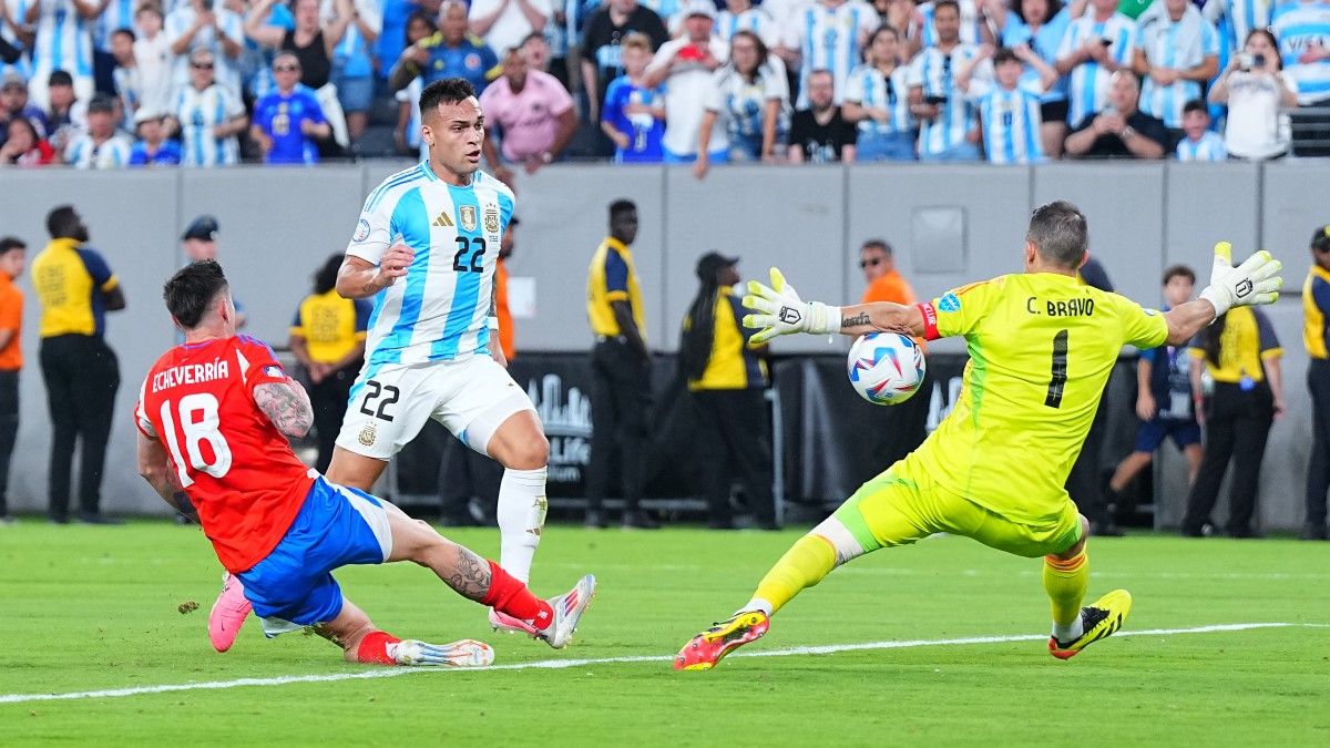 Лаутаро Мартинес / Photo by Mitchell Leff/Getty Images