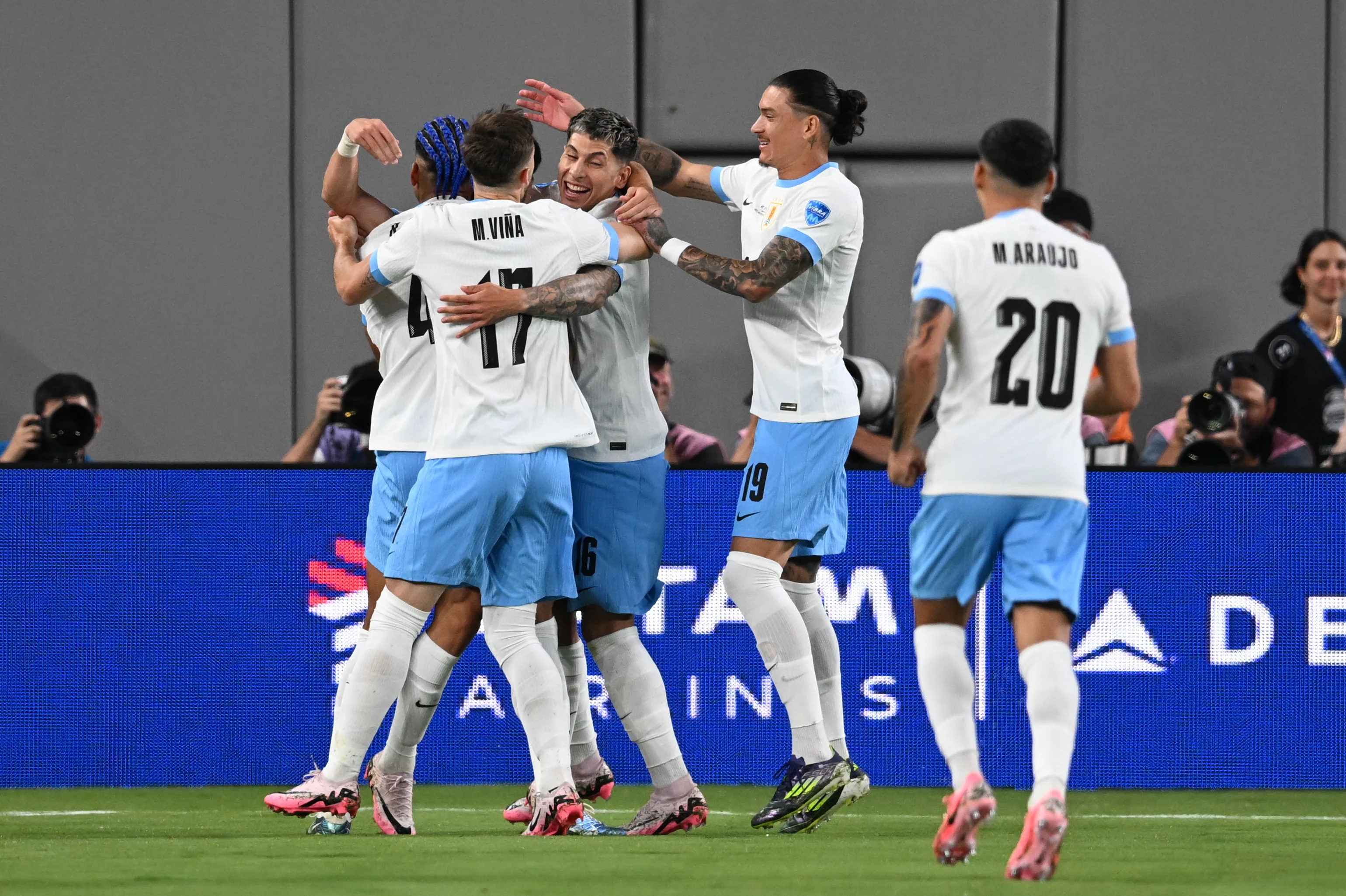 Уругвай – Боливия – 5:0 / Photo by Stephen Nadler/ISI Photos/Getty Images