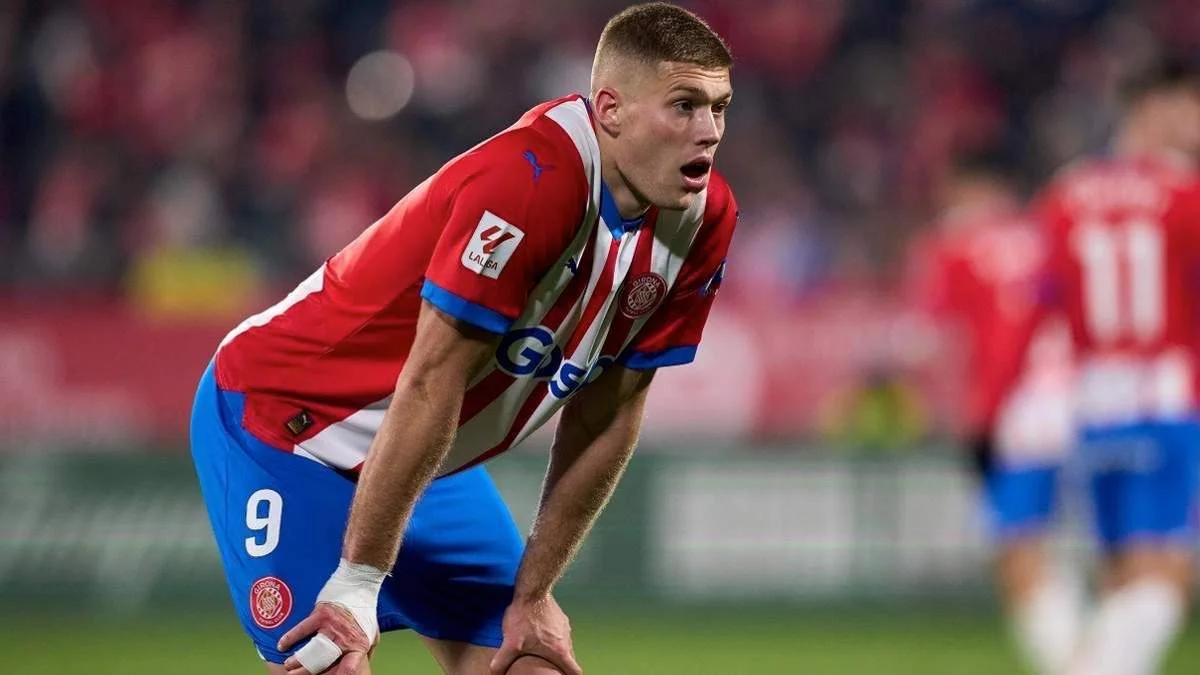 Довбик от таких партнеров явно не в восторге / Getty Images