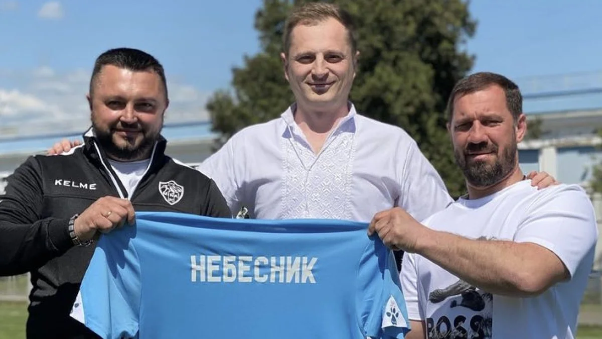 Мирослав Небесник (в центрі) / фото: ФК Минай