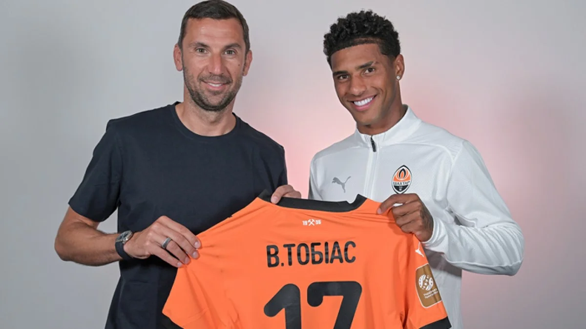 Дарио Срна и Винисиус Тобиас / фото: ФК Шахтер