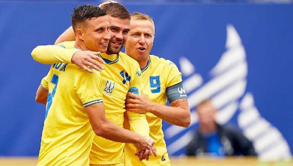 Збірна України з пляжного футболу / Фото АПФУ