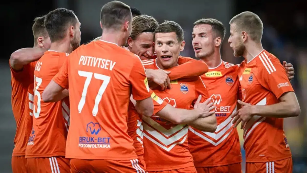 Игроки Термалики / фото: PressFocus