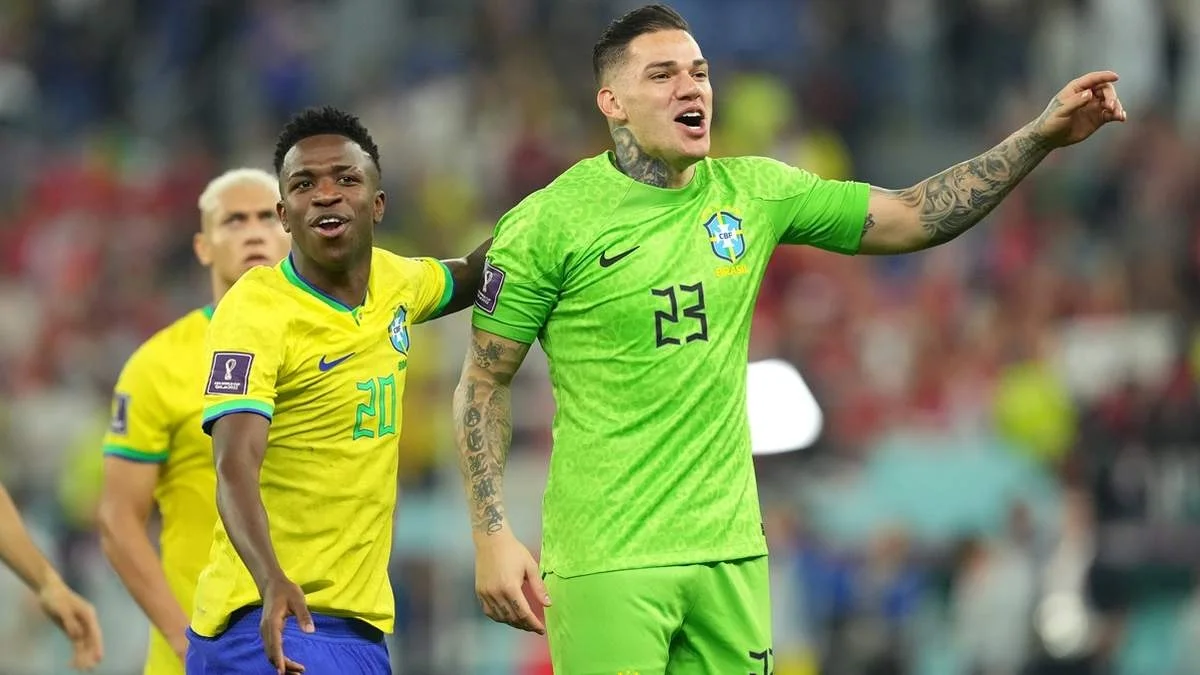 Винисиус и Эдерсон / фото: Martin Rickett/PA Images via Getty Images