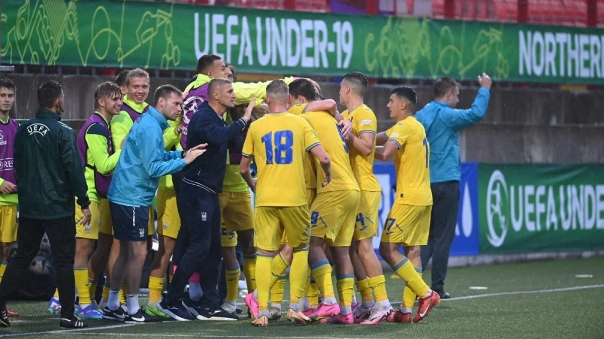 Радость игроков сборной Украины U-19 / фото Дана Балашова