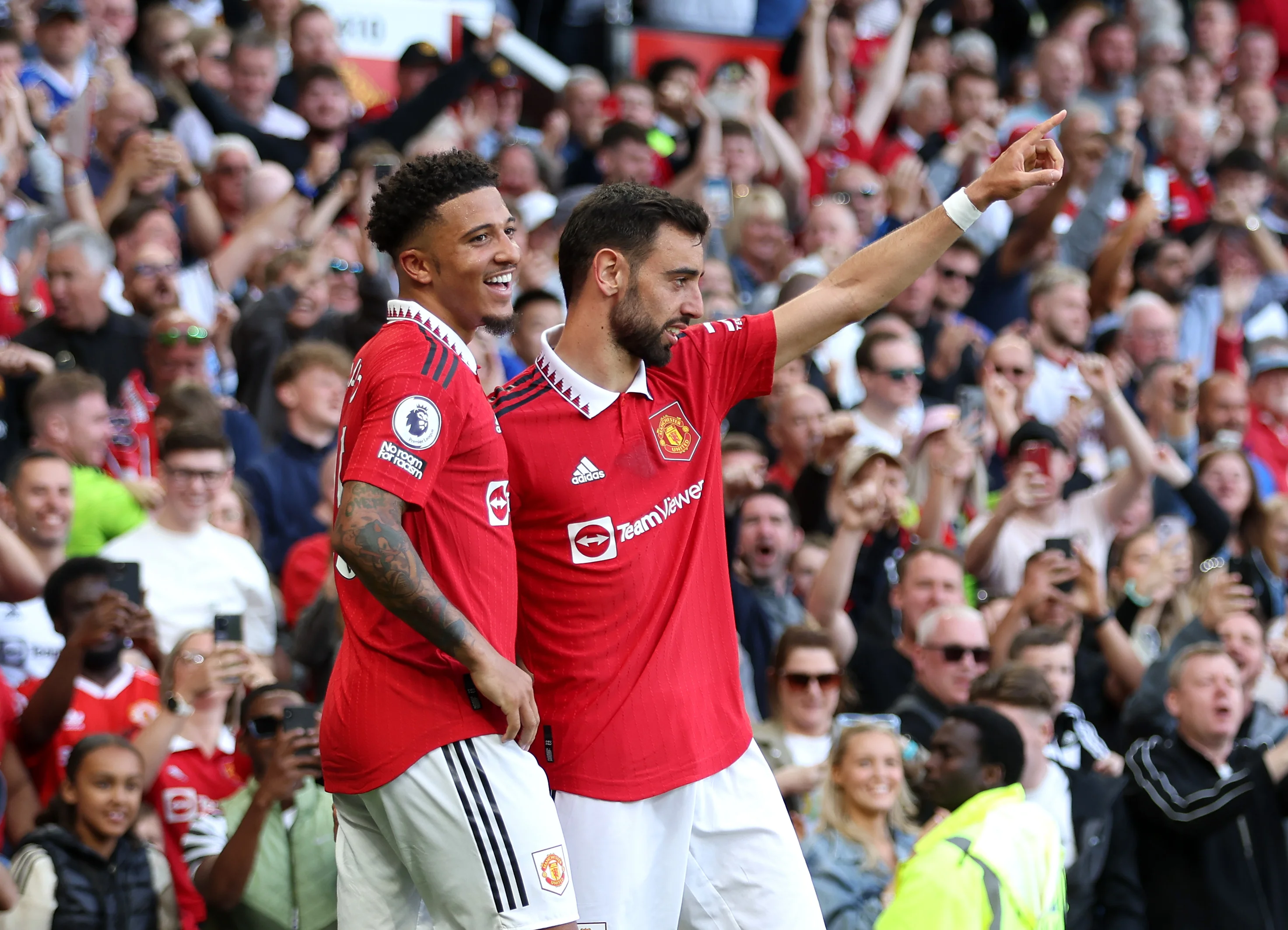 Джейдон Санчо и Бруну Фернандеш / Photo by Nathan Stirk/Getty Images