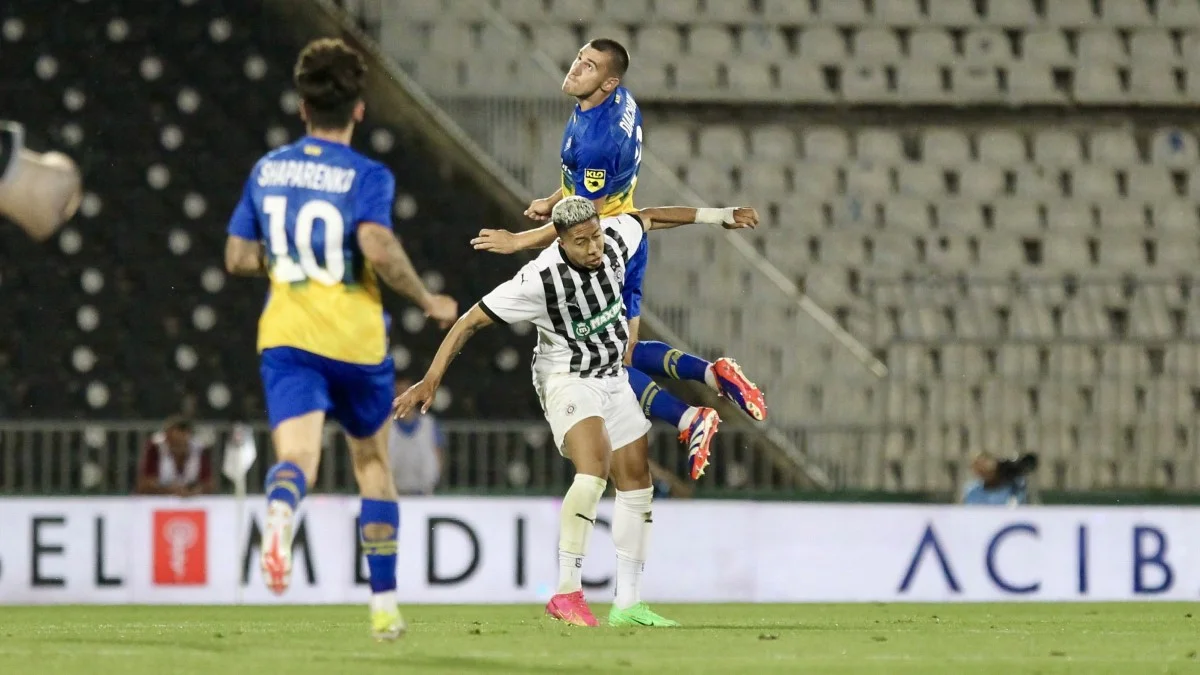 Максим Дячук в матче против Партизана / фото: ФК Динамо