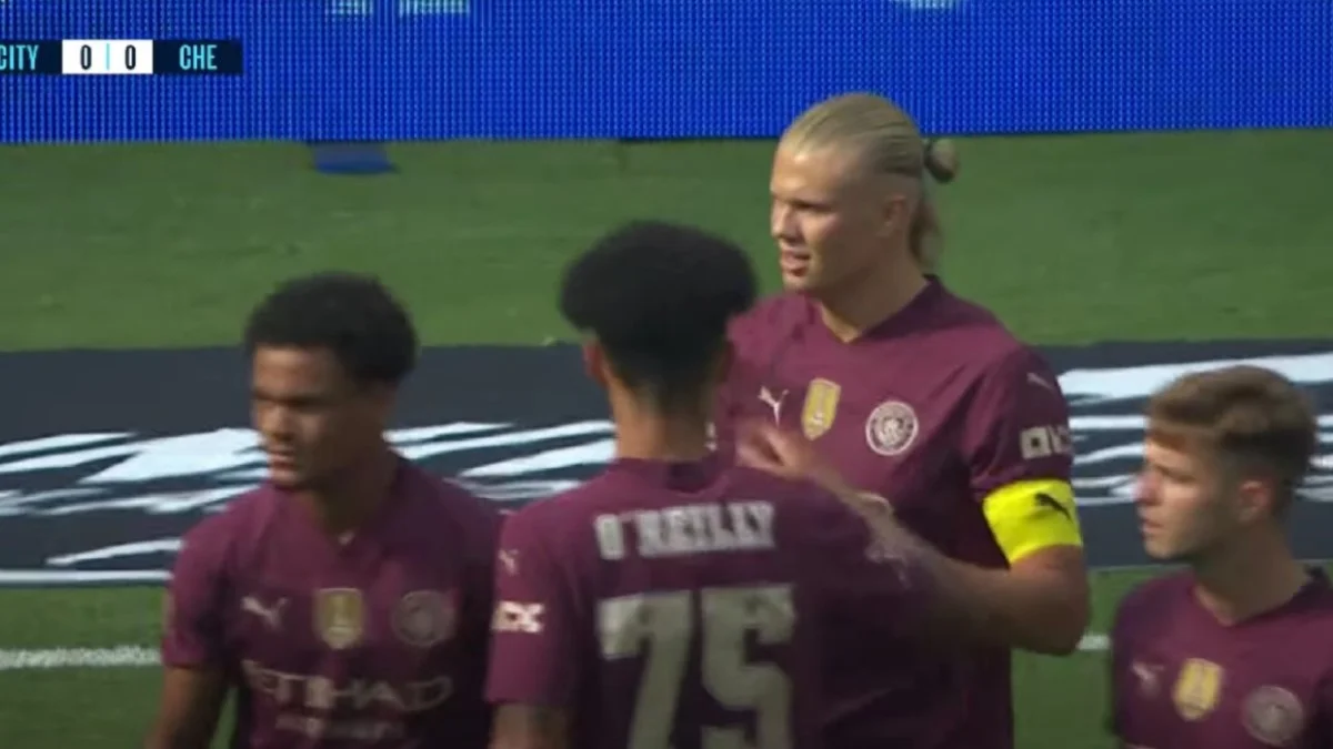 Эрлинг Холанд с партнерами / скриншот