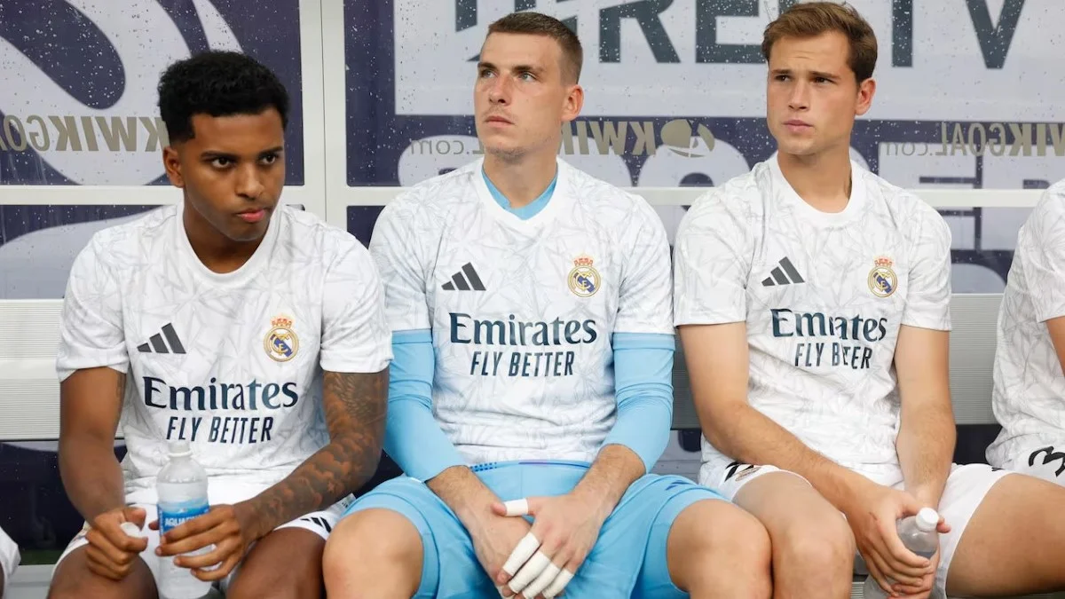 Андрій Лунін на лаві запасних Реала / JAVIER GANDULDIARIO AS