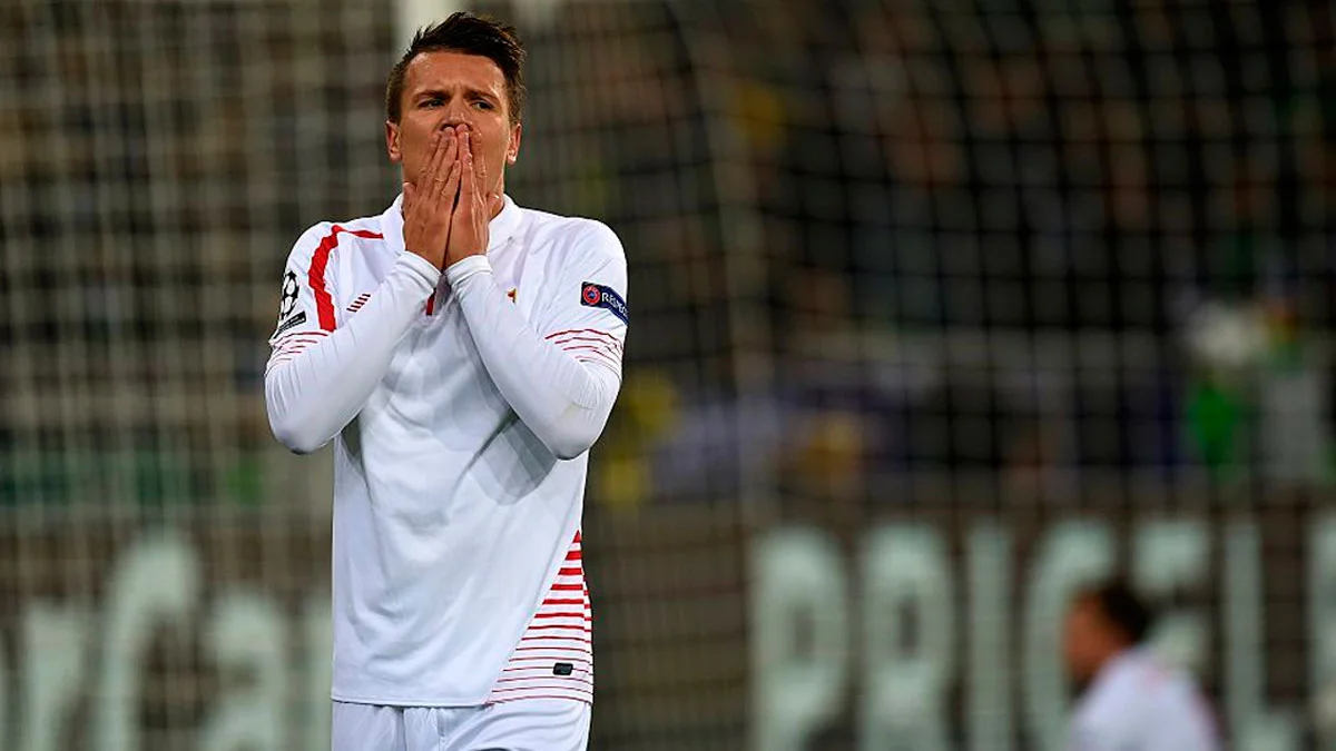 Євген Коноплянка в складі Севільї / PATRIK STOLLARZ/AFP via Getty Images