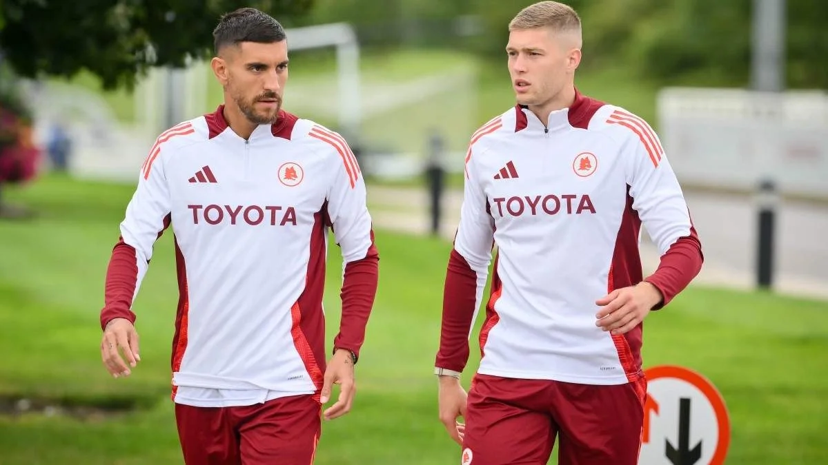 Лоренцо Пеллегріні та Артем Довбик / Photo by Fabio Rossi/AS Roma via Getty Images