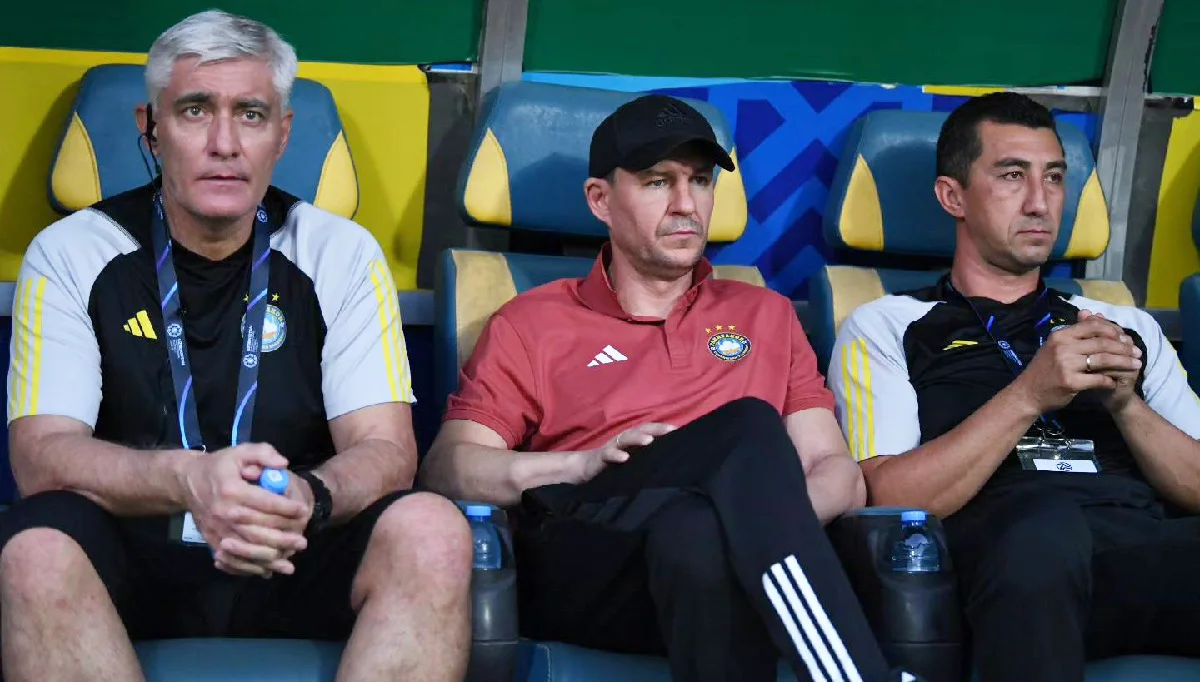 Максим Шацких (в центре) / ФК Пахтакор