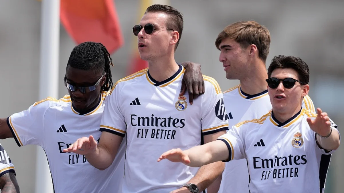 Андрей Лунин (посередине) Photo By Oscar J. Barroso/Europa Press via Getty Images